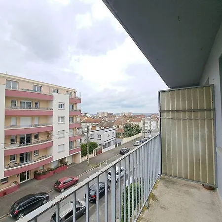 Sofia, Le Confort A Grande Echelle شقة